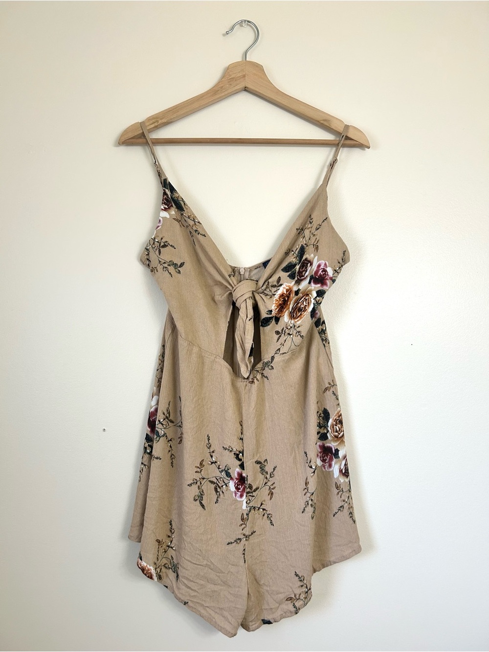 Romper Floral V-Neck Spaghetti Strap in Tan with Pink & Brown Flowers Size L/G